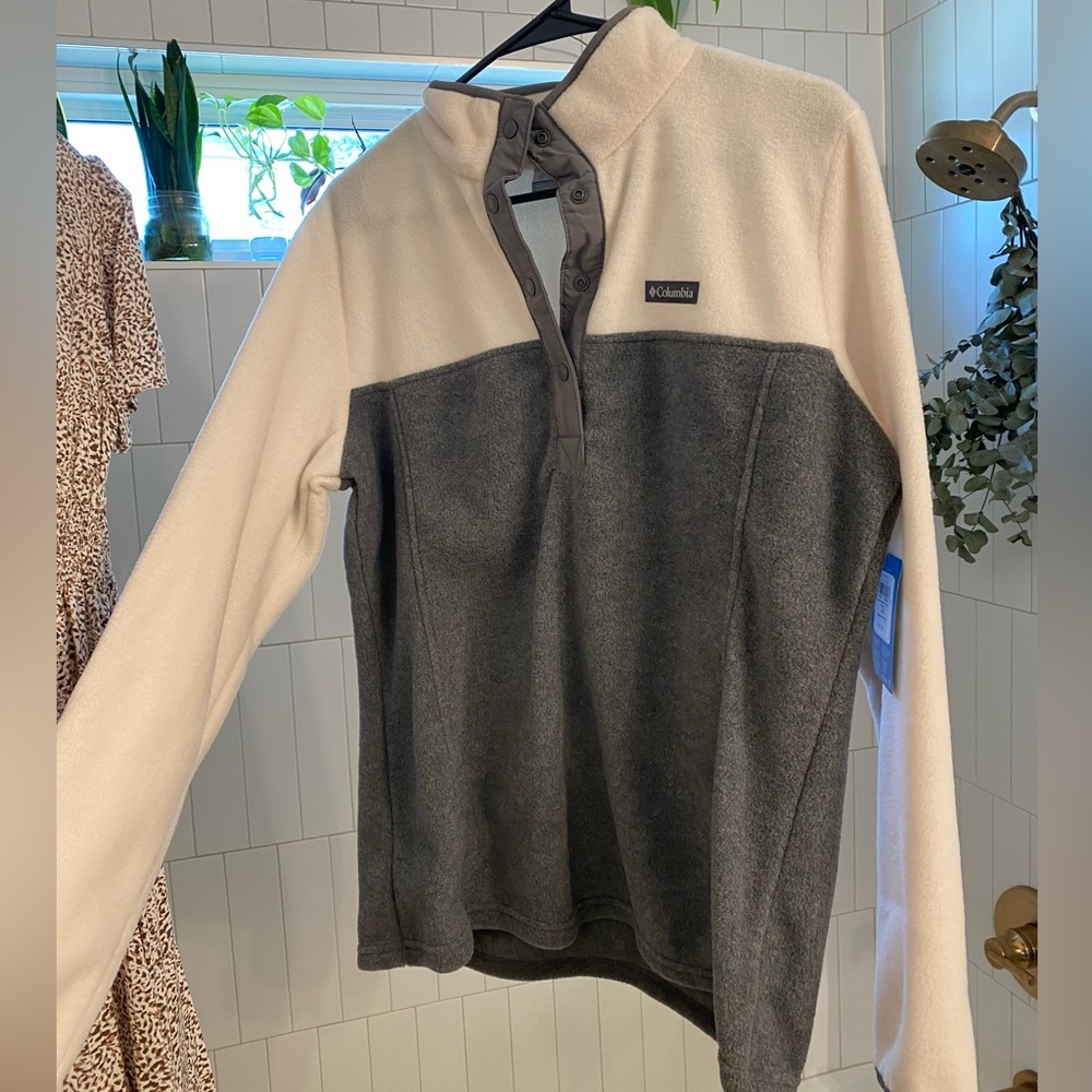 Columbia Women’s large quarter snap